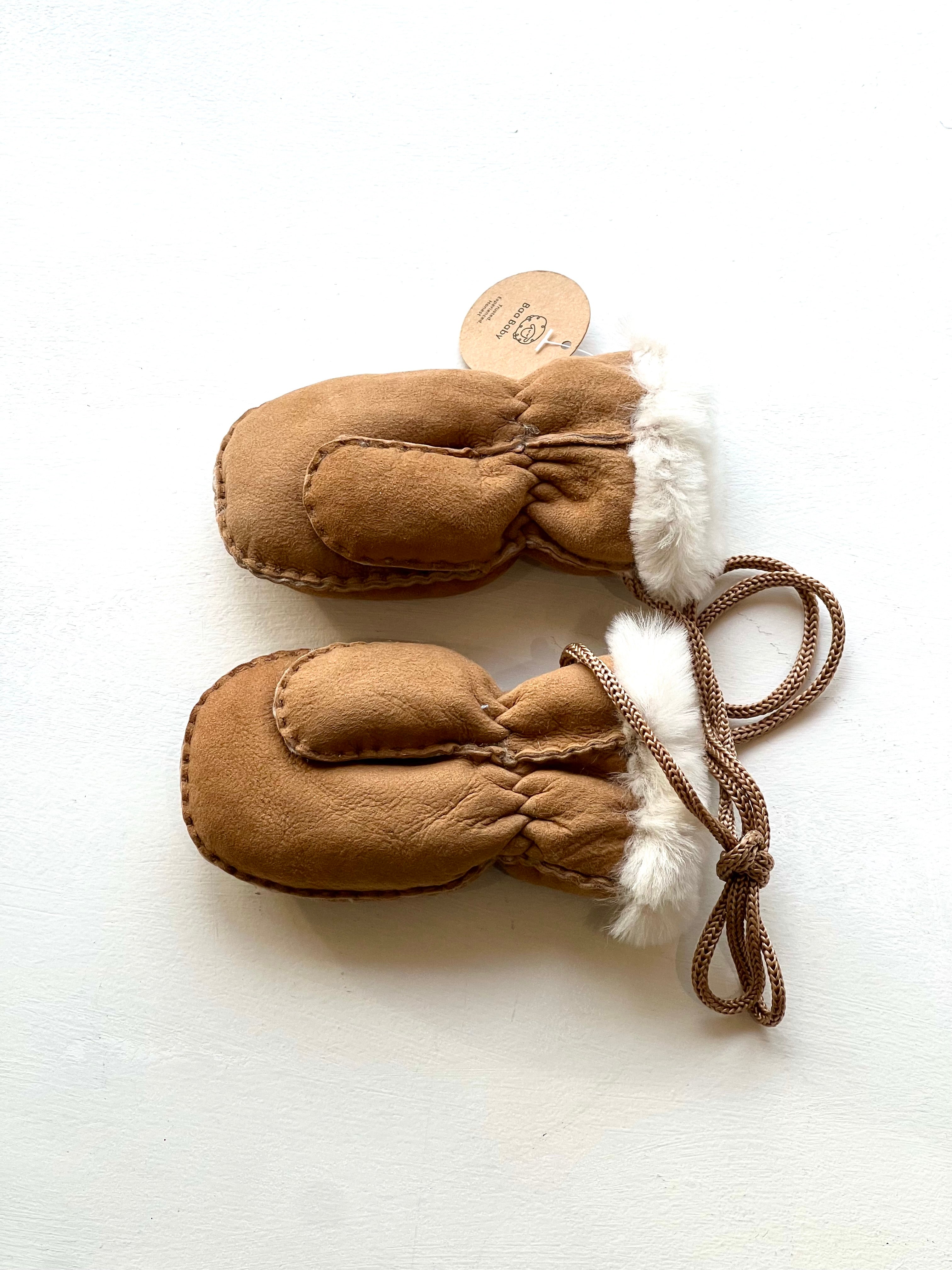 Baa Baby: Mittens with Thumbs