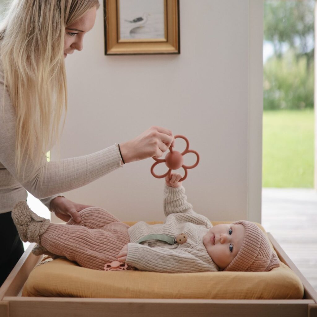 Mushie: Daisy Rattle