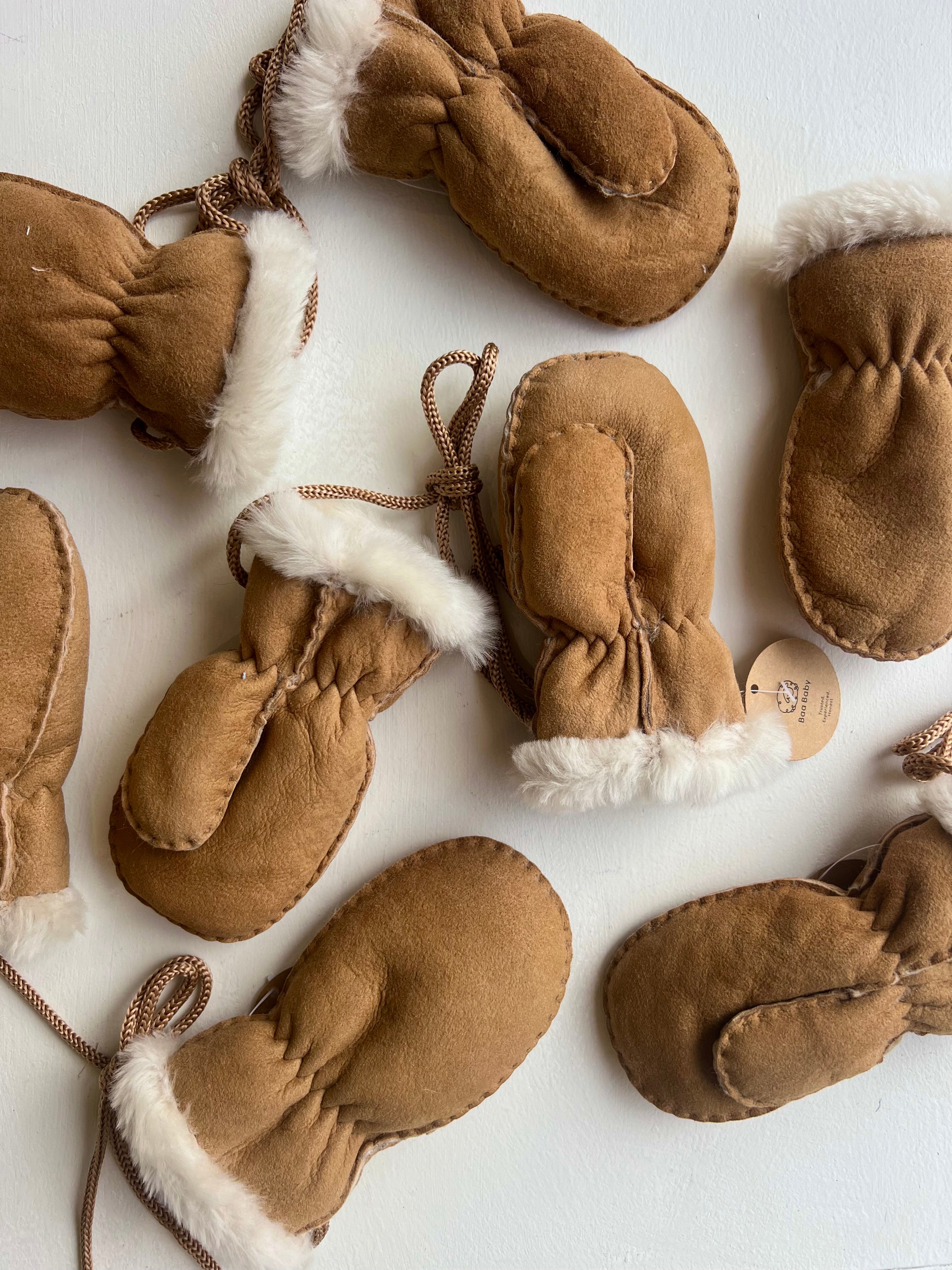 Baa Baby: Mittens with Thumbs